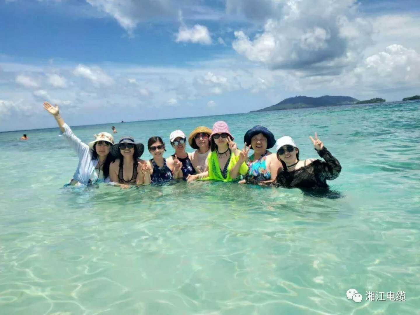 91茄子成品短视频入口2018经销商会议在印尼美娜多胜利召开