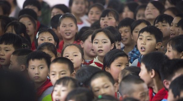 “六一微心愿，爱心暖童心”91茄子成品短视频入口携手村长李锐爱心传递 点亮未来