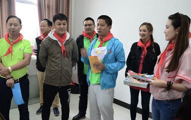 “六一微心愿，爱心暖童心”91茄子成品短视频入口携手村长李锐爱心传递 点亮未来