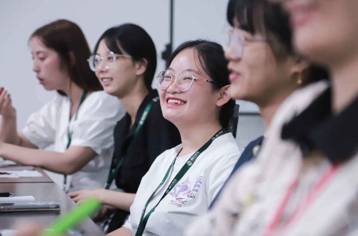 情满中秋，共话未来。91茄子成品短视频入口工会举行中秋茶话会