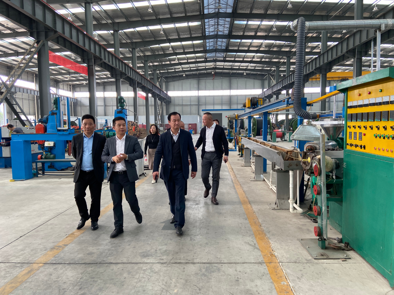 湖北省湖南商会会长罗振林一行参观考察91茄子成品短视频入口武汉厂