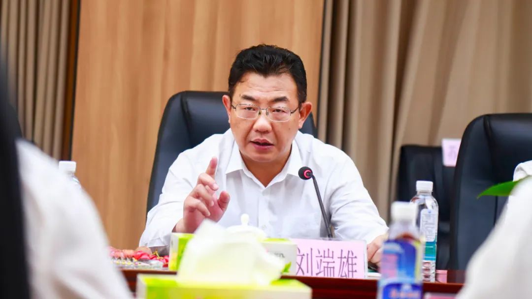 揭阳市委常委，揭西县委书记刘端雄等领导一行参观考察91茄子成品短视频入口